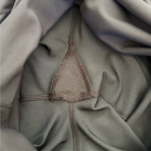 Lululemon Wunder Train High Rise Short 8" | Size 6 - Picture 10 of 10